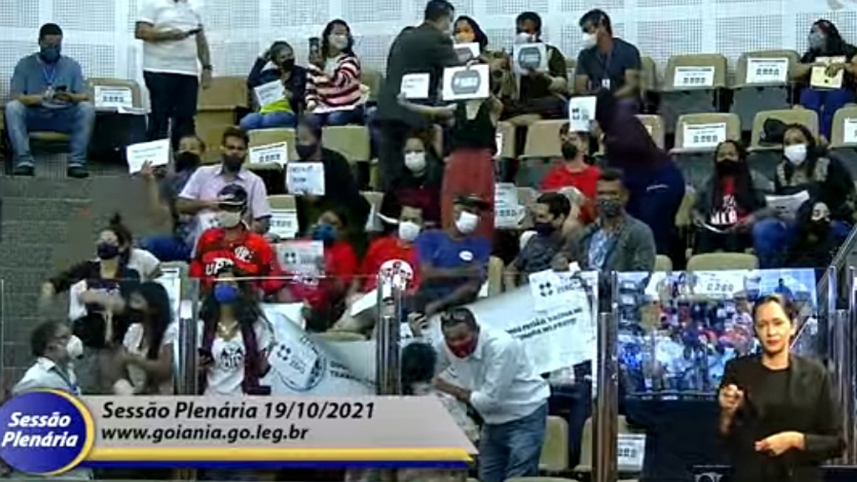 Moradores de ocupações de Goiânia participam de sessão na Câmara Municipal