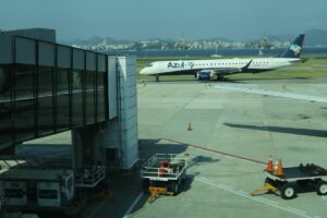 Movimento de aeronaves no Aeroporto Santos Dumont.