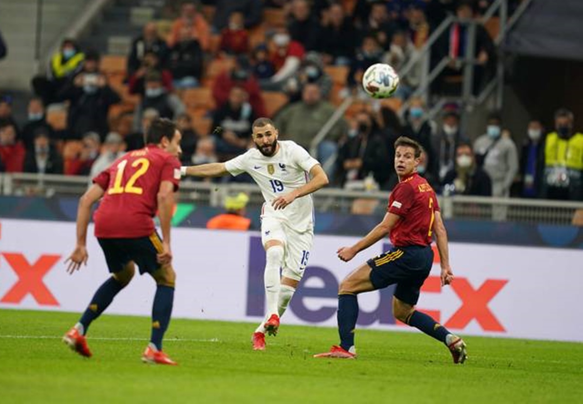 Benzema durante jogo pela seleção francesa