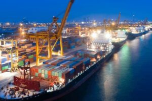 Trio é preso por tentar esconder 184 kg de cocaína em contêiner no porto de Santos (Foto: Setcesp)