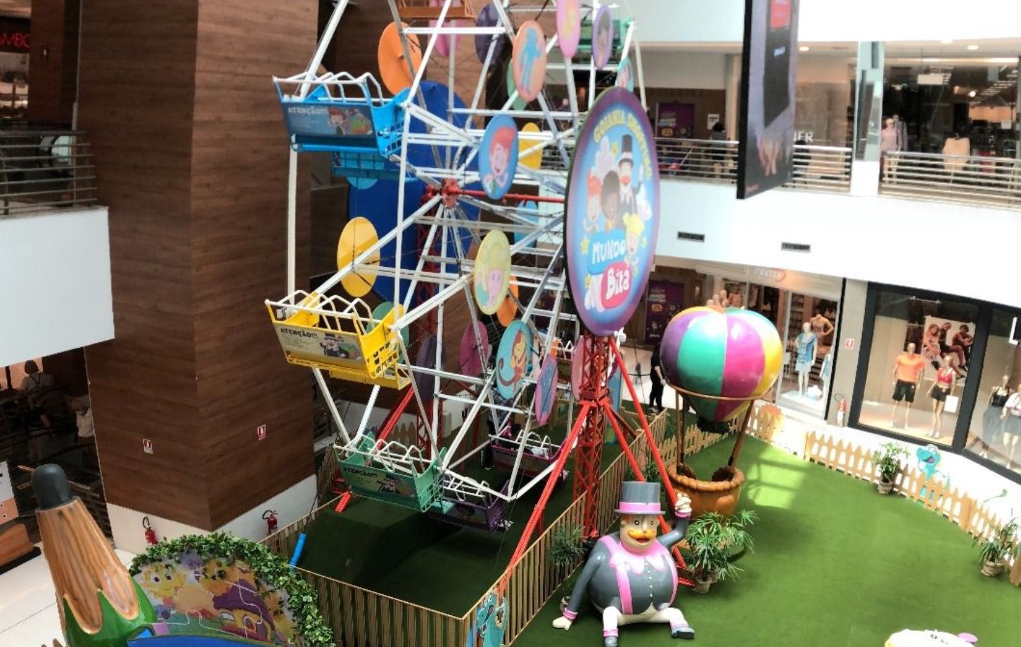 Maior roda-gigante indoor do país 