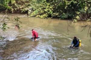 Suspeito de esfaquear e jogar o amante no rio se entrega à polícia, em Barro Alto (Foto: Polícia Civil)