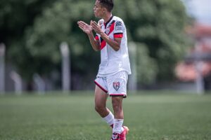 Yuri, jogador do Atlético-GO sub-15 durante partida da base