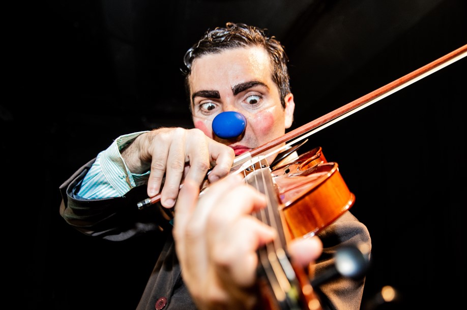 Espetáculo "O Violinista Mosca Morta" será apresentado nesta terça, 26/10