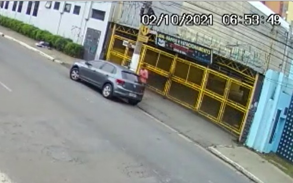 Uma jovem de 25 anos foi estuprada dentro do próprio carro, em São Paulo. O veículo estava estacionado a poucos metros de uma delegacia. (Foto: reprodução - g1)