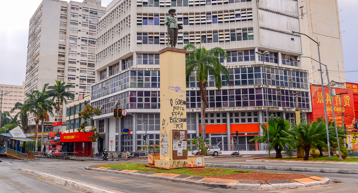 Estátua do bandeirante atualmente (Foto: Jucimar de Sousa)