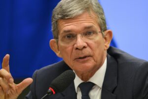 gasolina Brasil "Petrobras tem conseguido bons resultados mesmo com a crise econômica", disse Joaquim Silva e Luna. Chefe da Petrobras defende lucro gasolina