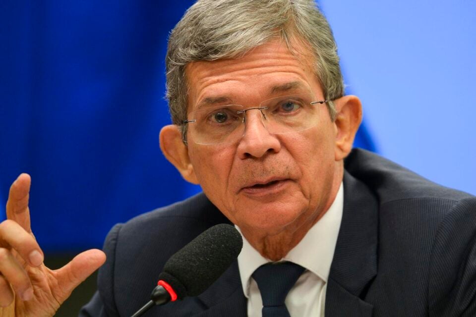 gasolina Brasil "Petrobras tem conseguido bons resultados mesmo com a crise econômica", disse Joaquim Silva e Luna. Chefe da Petrobras defende lucro gasolina