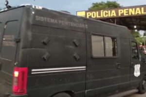 Ginecologista de Anápolis suspeito de assédio chega ao núcleo de custódia, em Aparecida