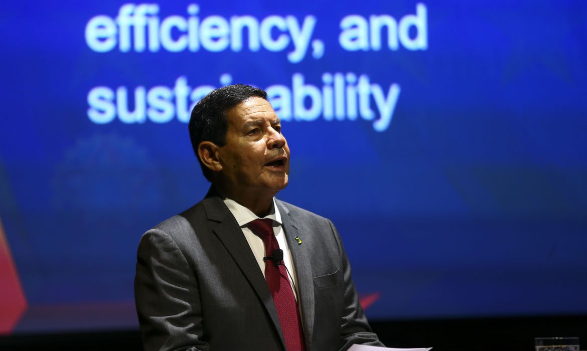 Brasil precisa preservar ao menos 80% da Amazônia, diz Mourão