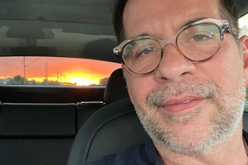 Leandro Hassum Humorista conhecido por vários trabalhos na Globo deixou a emissora em 2019. Após Faustão e 'Encrenca', Band contrata o ator Leandro Hassum