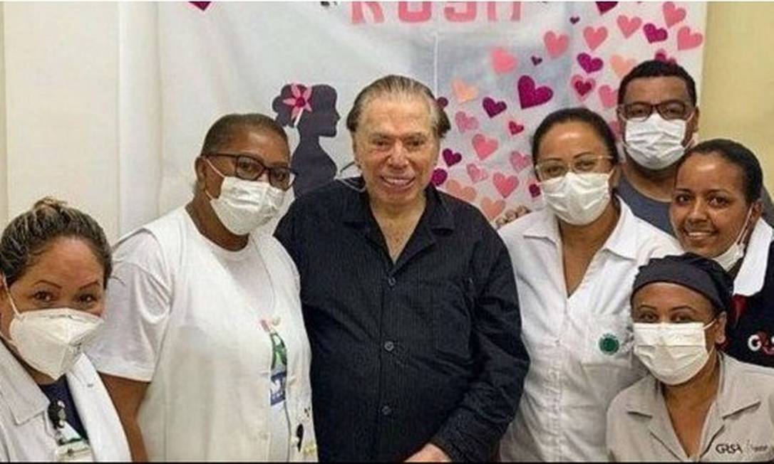 Silvio Santos toma terceira dose da vacina contra Covid-19