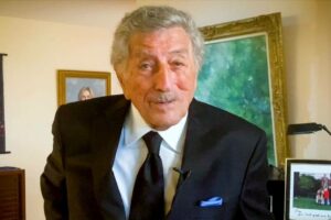 Susan Crown diz que cantor reconhece ela e os filhos. Tony Bennett não sabe que tem Alzheimer, afirma esposa do cantor Lady Gaga