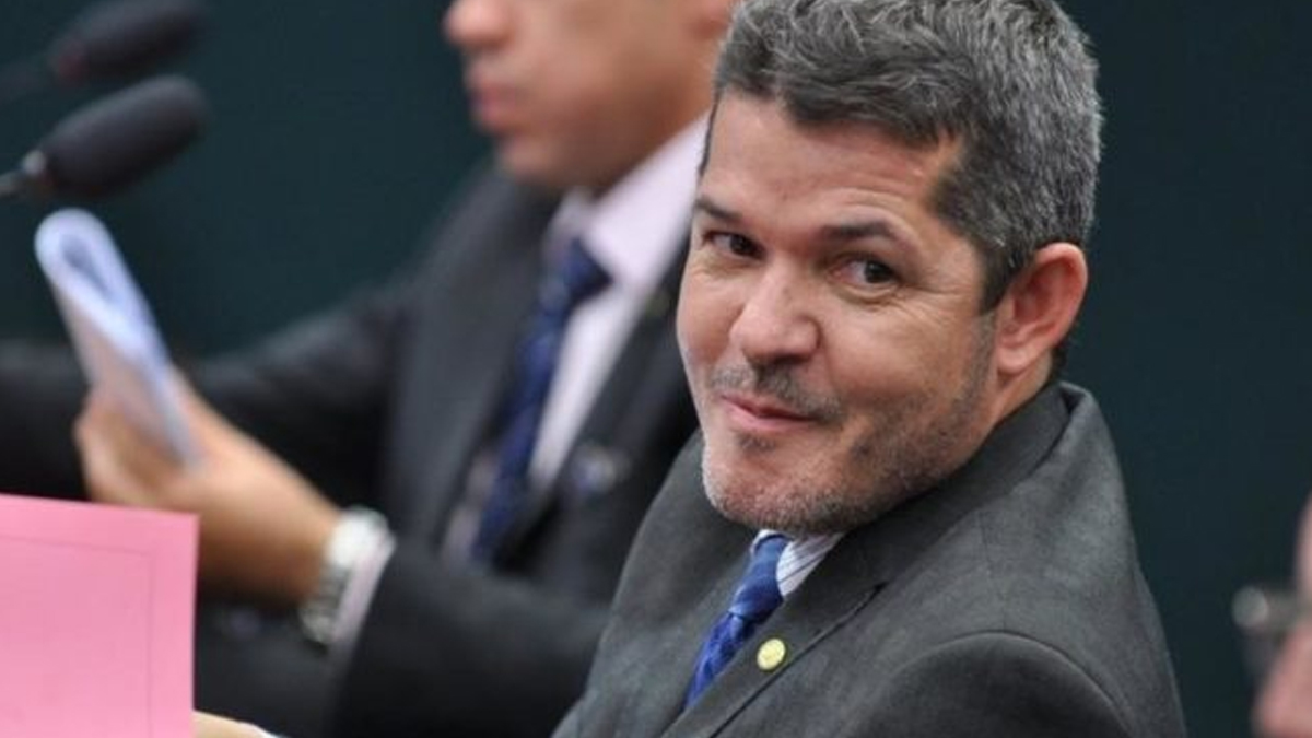 Caiado convida Delegado Waldir para assumir Detran-GO