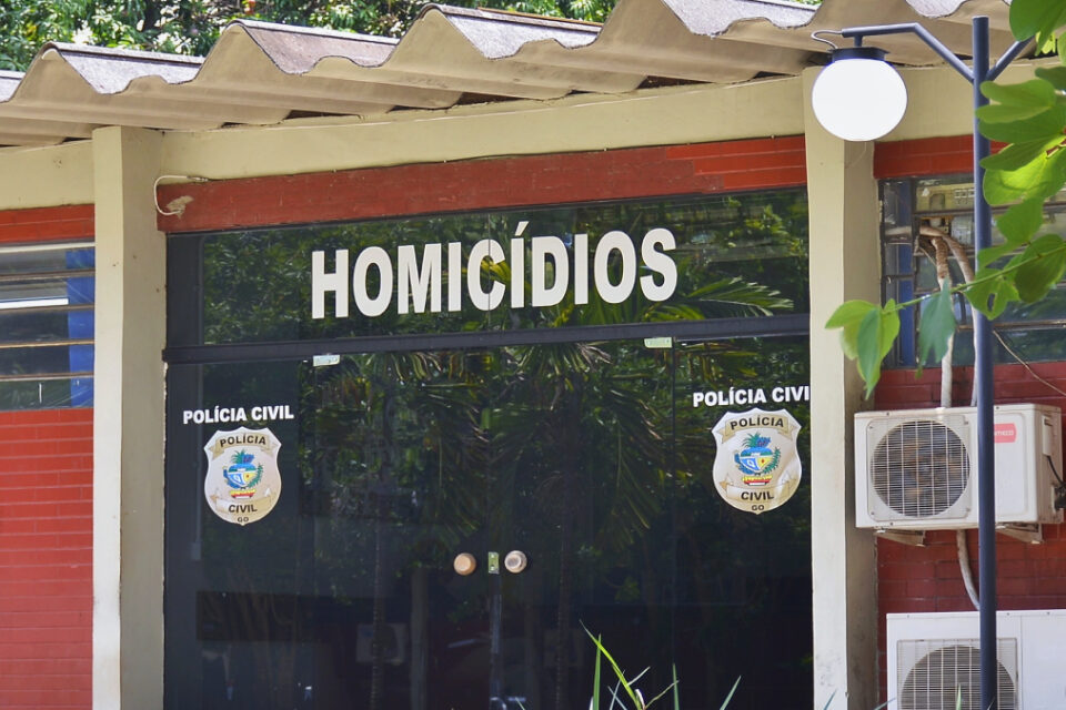 Supostos membros de facção são presos supeitos de matar rival em Goiânia