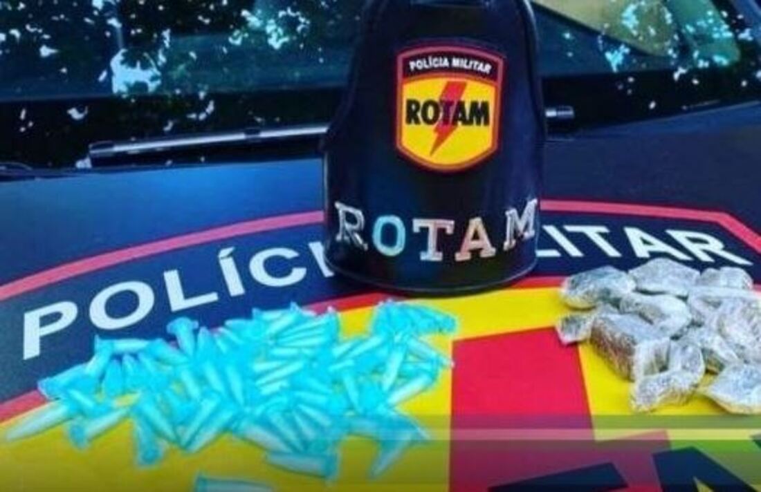 De tornozeleira, homem é flagrado com 58 pinos de cocaína em Goiânia