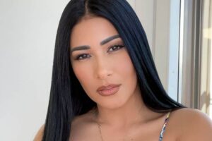 Simaria decote "Já pensou em abrir um Onlyfans?", indagou internauta Simaria chama atenção ao exibir decote com body cavado; foto