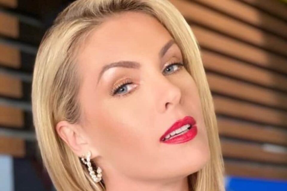 Apresentadora compartilhou uma sequência de fotos no Instagram. Ana Hickmann ousa com decote sem sutiã e marido reage: veja foto