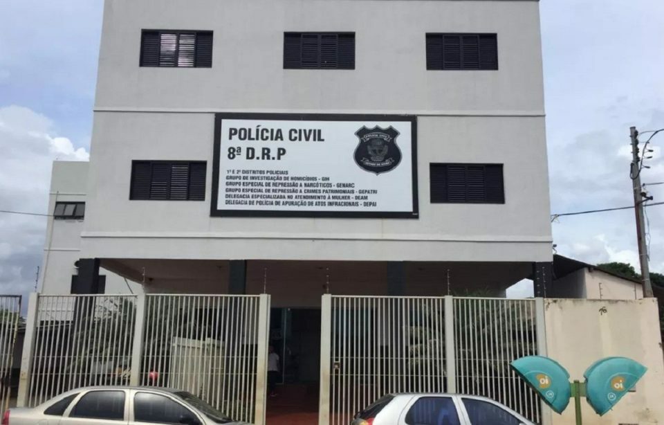 Prédio da Polícia Civil em Rio Verde - Suspeito de roubar mulheres atraídas para encontro amoroso foi morto. Ele tentou atropelar policial