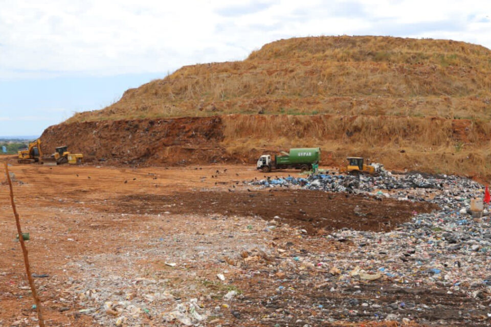 Empresário denuncia aumento de 150% no descarte de entulhos em caçamba no aterro sanitário de Goiânia
