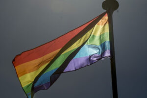 Buscas por 'Sou gay?', 'Sou lésbica? e 'Como sair do armário?' no Google subiram 1.300% desde 2004 conservador lidera questionamentos