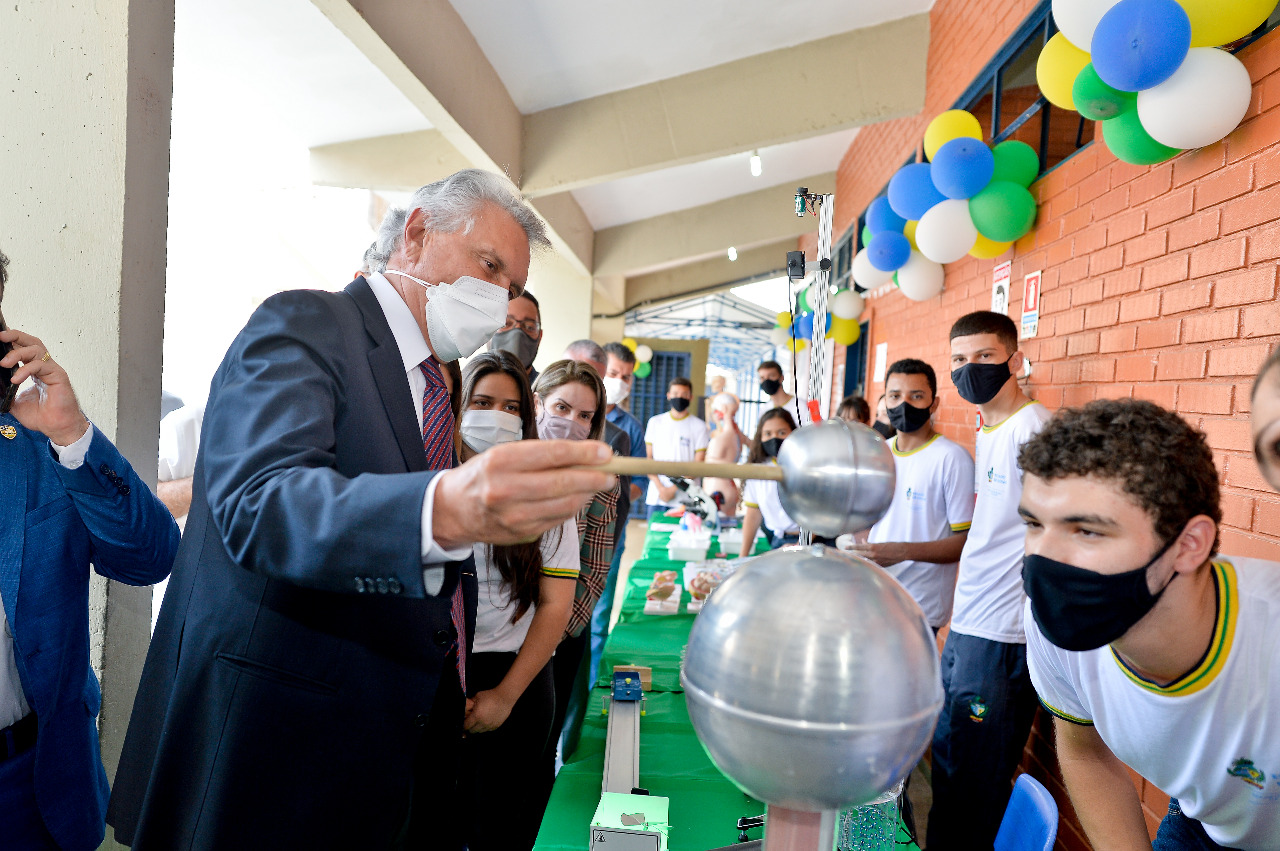 Caiado anuncia R$ 5,2 milhões para obras em três escolas de Goiânia