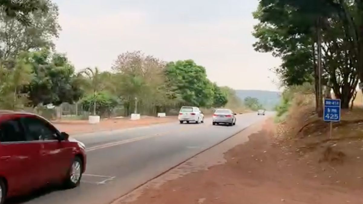 Motoristas se arriscam em ultrapassagens proibidas nas BRs de Goiás durante feriado