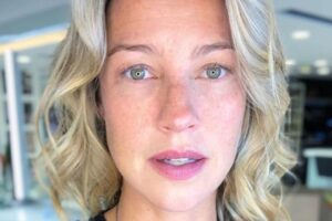 Atriz aproveitou para negar que esteja grávida: veja a foto. Luana Piovani rebate críticas por look: "Sem dinheiro pra nem um cigarro"