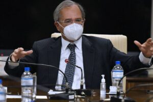 Guedes recua e admite “licença temporária” para furar teto gastos