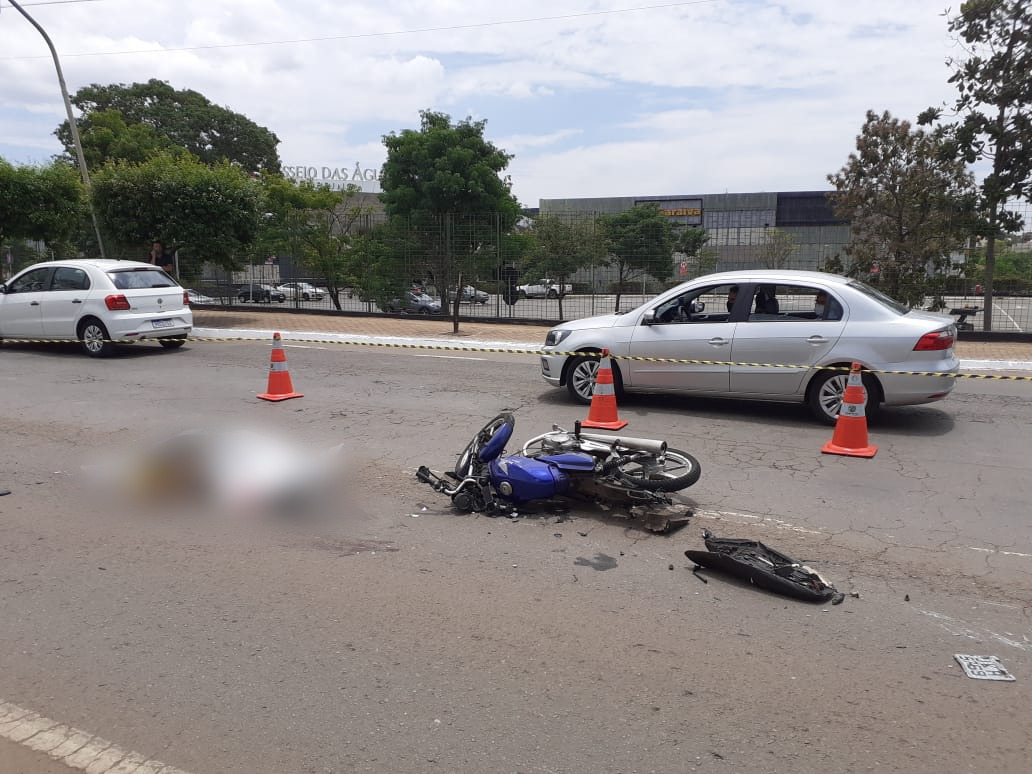 Motociclista morre após ser atropelado por carreta na Avenida Perimetral Norte