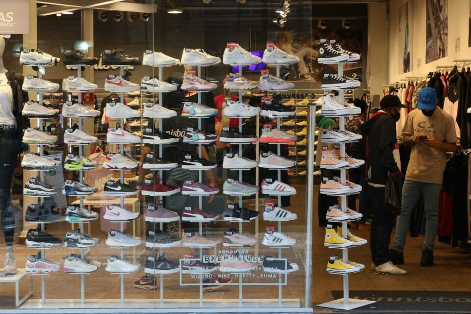 Taxa de lojas vazias em shoppings começa a cair, diz setor (Foto: Rovena Rosa - Agência Brasil)