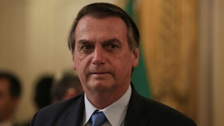Moraes abre inquérito contra Bolsonaro por associar Aids a vacina contra Covid