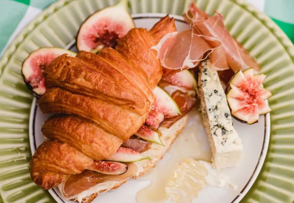 Croissant de gorgonzola e parma do Viel, opção de croissant em Goiânia