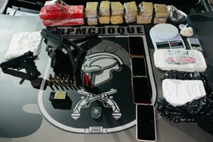 PM apreende submetralhadora que seria usada durante acerto de contas entre facções rivais