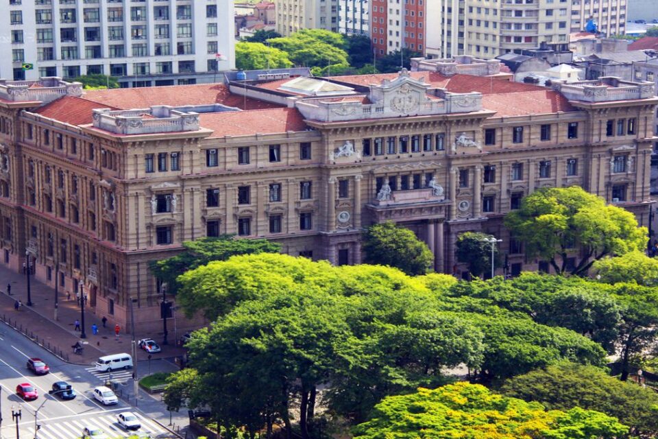 A Justiça de São Paulo negou liberdade a uma mulher mãe de cinco filhos, que é acusada de furtar alimentos em um supermercado (Foto: reprodução - JC Concursos)