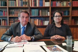 Em live, Bolsonaro defende privatização da Petrobras e diz que congelar ICMS "não é a solução" para os combustíveis