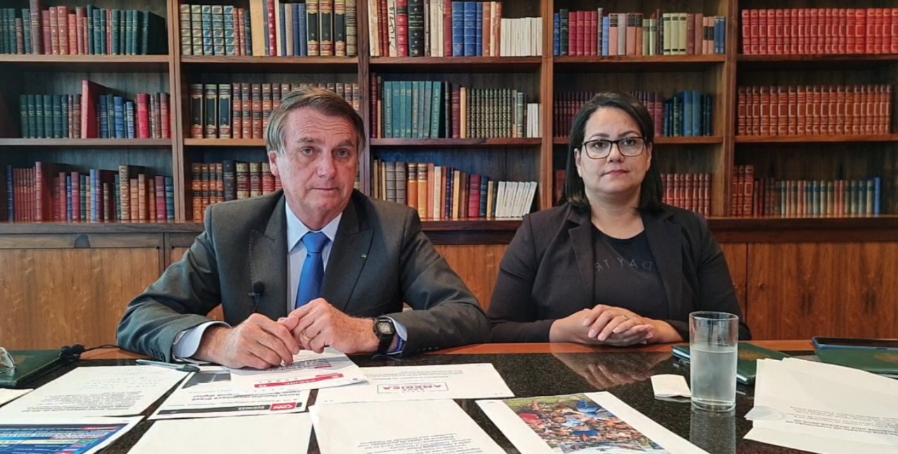 Em live, Bolsonaro defende privatização da Petrobras e diz que congelar ICMS "não é a solução" para os combustíveis