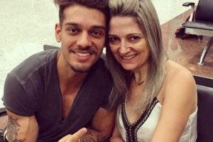 Karina Lucco desabafou sobre a tensão e o medo de engordar. Mãe de Lucas Lucco posa de lingerie e corpo impressiona web: foto