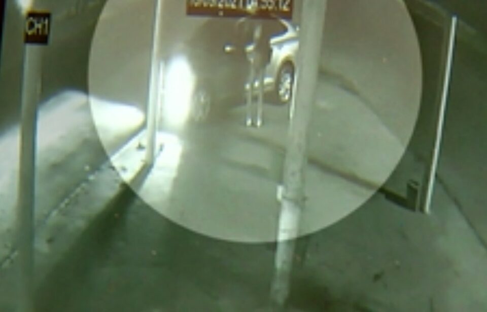 Imagem mostra transexual conversando com o suspeito antes de ser morta