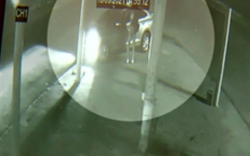 Imagem mostra transexual conversando com o suspeito antes de ser morta