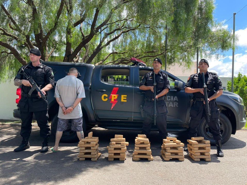 Entorpecentes foram apreendidos durante a manhã de terça-feira (26). (Foto: Divulgação/CPE)