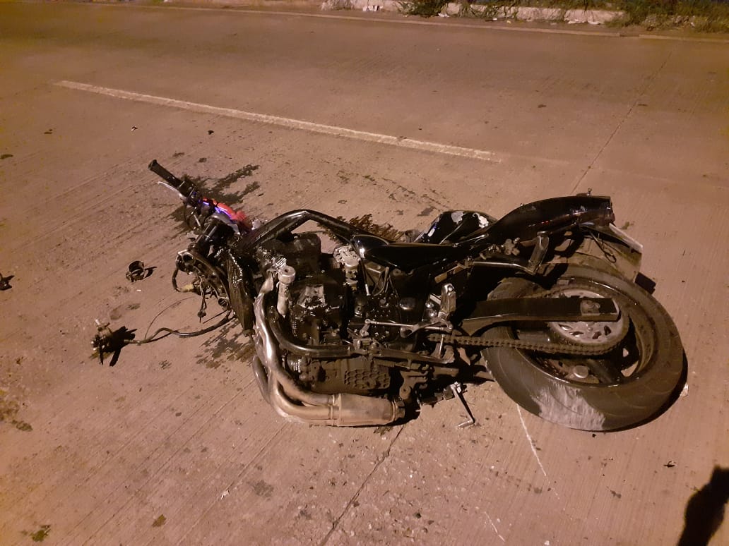 Violência do impacto fez com que roda dianteira se soltasse do quadro