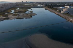 Oleoduto despejou cerca de 3 mil litros de petróleo no Oceano Pacífico