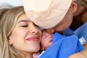 Lorena Improta revela melancolia após dar à luz e privação de sono