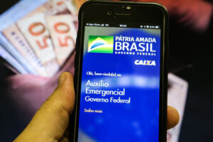Auxílio emergencial extra de até R$ 3 mil é depositado a pais solteiros