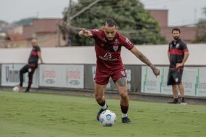 Natanael durante treino no Atlético-GO
