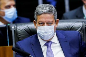 Oposição é contra PEC dos Precatórios e votação desta terça é adiada