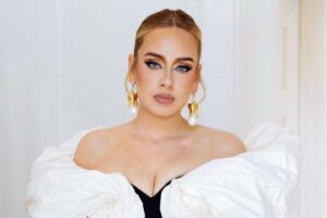 Cantora quebra cinco anos de silêncio em entrevista para Vogue. Adele fala sobre divórcio e novo namoro: 'Minha vida desmoronou'