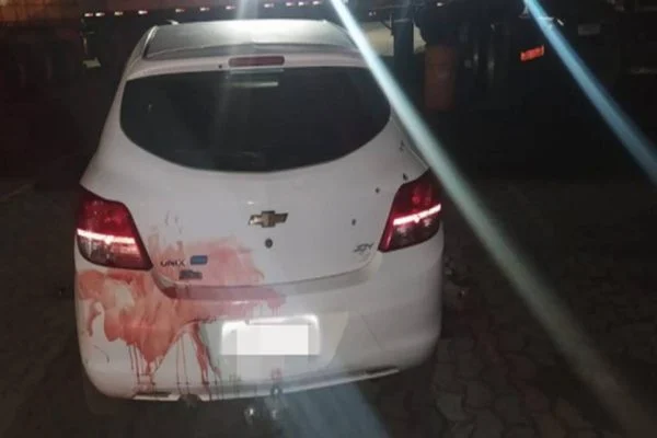 Mulher é baleada por policiais após ser confundida com criminoso, em Valparaíso de Goiás (Reprodução/TV Anhanguera)