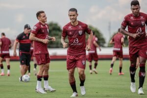 Jefferson durante treino no Atlético-GO